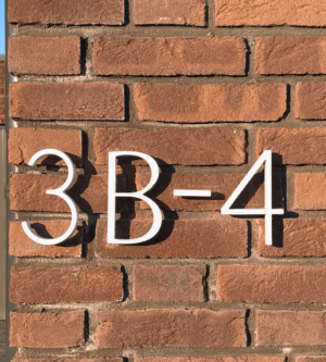 Numéro de maison blanc - 12,5cm - avec lettres et ajout
