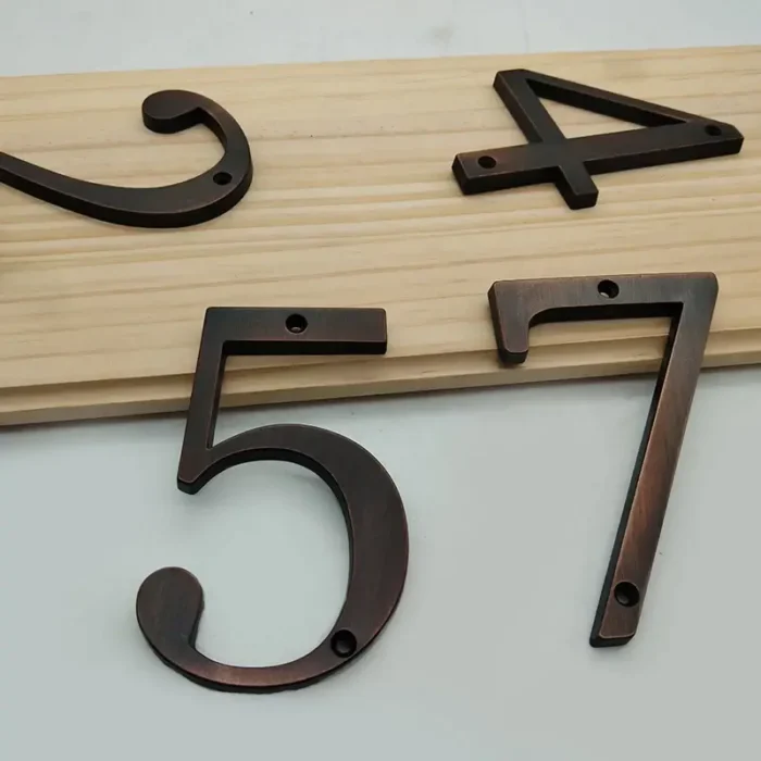 Merum Numéro de maison en bronze - ambiance